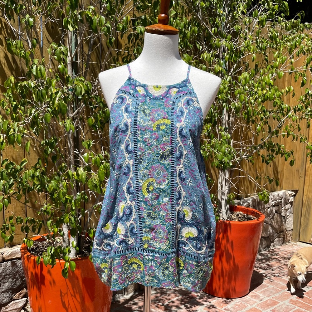 Anthropologie Akemi and Kin Embroidered Top Size 8